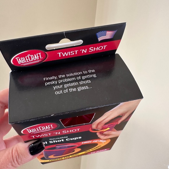 Twist 'N Shot Reusable 2 ounce Gel Shot Cups - Red Set of 12 - Picture 5 of 5